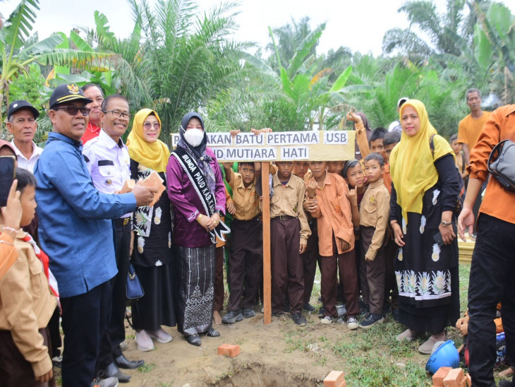 Bunda PAUD Kampar Letakkan Batu Pertama Pembangunan PAUD Mutiara Hati Desa Rantau Kasih